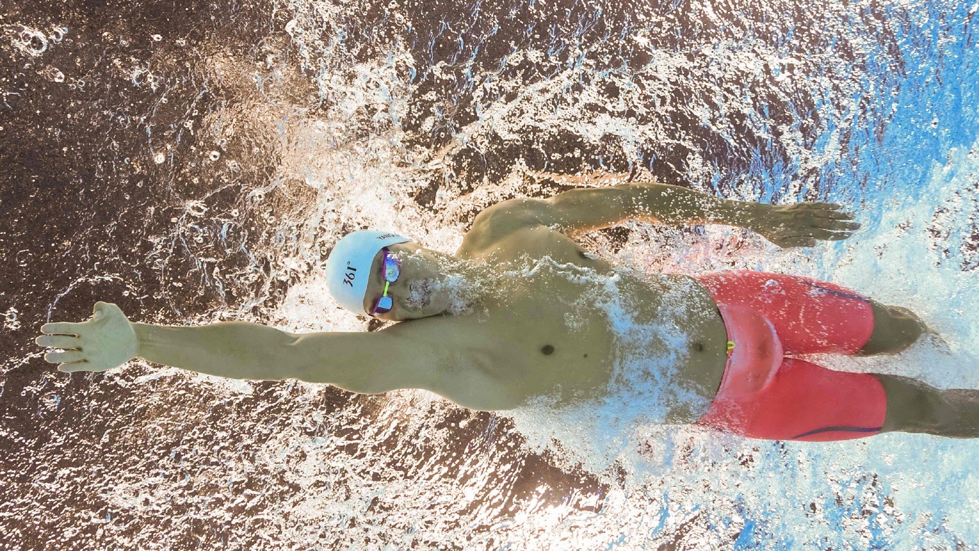 国足球员参加公益活动展现担当，媒体_足协为国足举办庆功宴