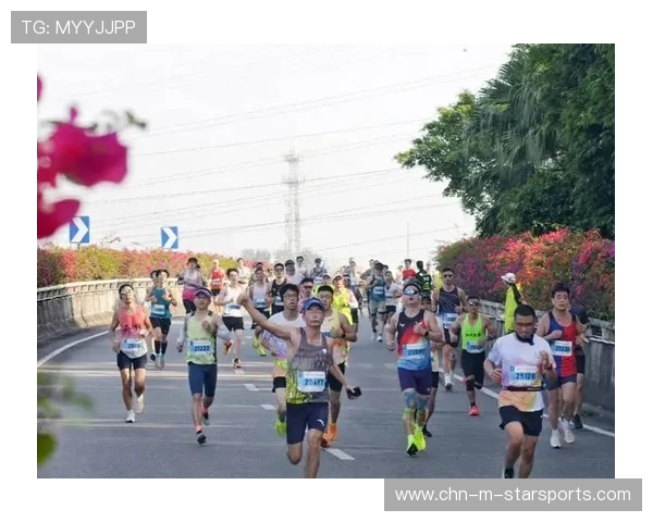 马拉松跑者“冲线瞬间”燃爆全场！